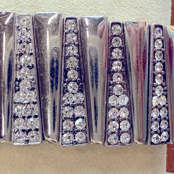 Ann Taylor Statement Bling rhinestone Stretch Bracelet Fits Most - Picture 4 of 4